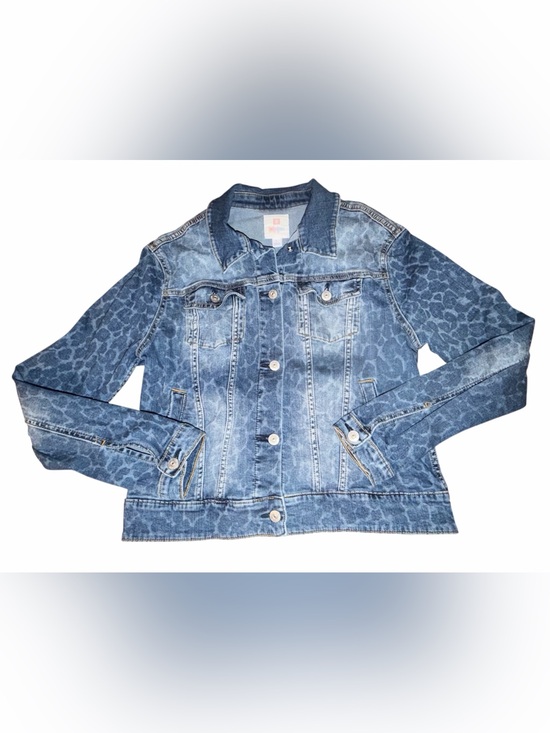 LuLaRoe Jackets & Blazers - LuLaRoe “Harvey” Cheetah Print Light Wash Denim Cropped Jacket